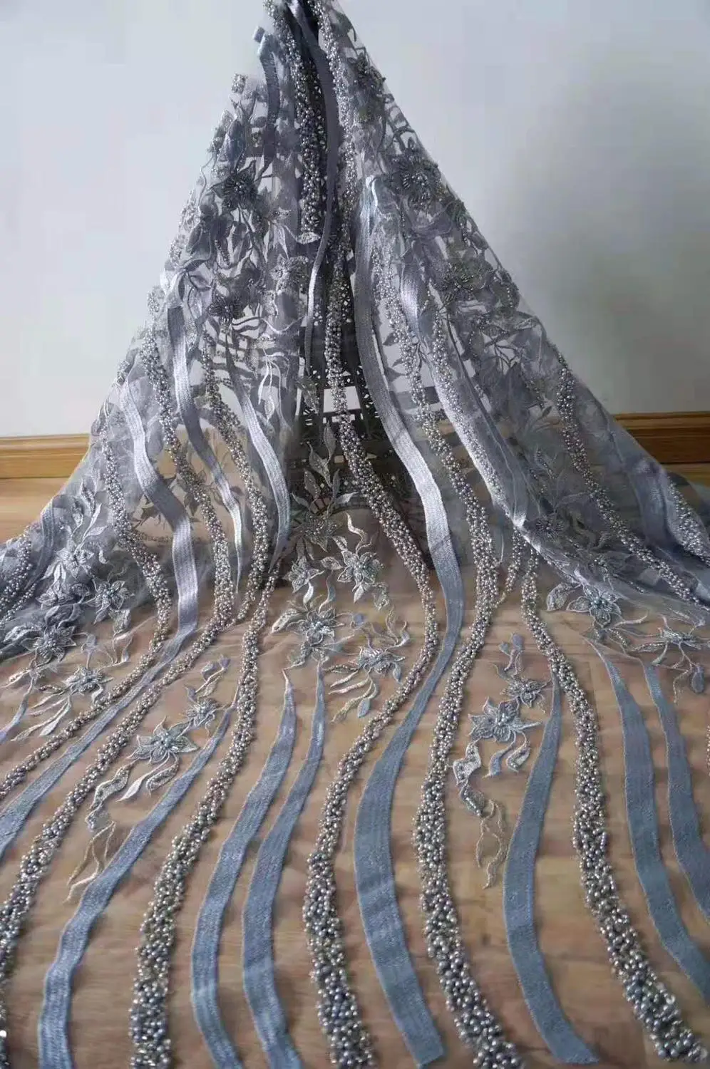 

Exquisite Heavy Industry Beads Hand Embroidered French Mesh African Lace Nigeria Lace Fabric for DIY Apparel Dress Wedding Dress