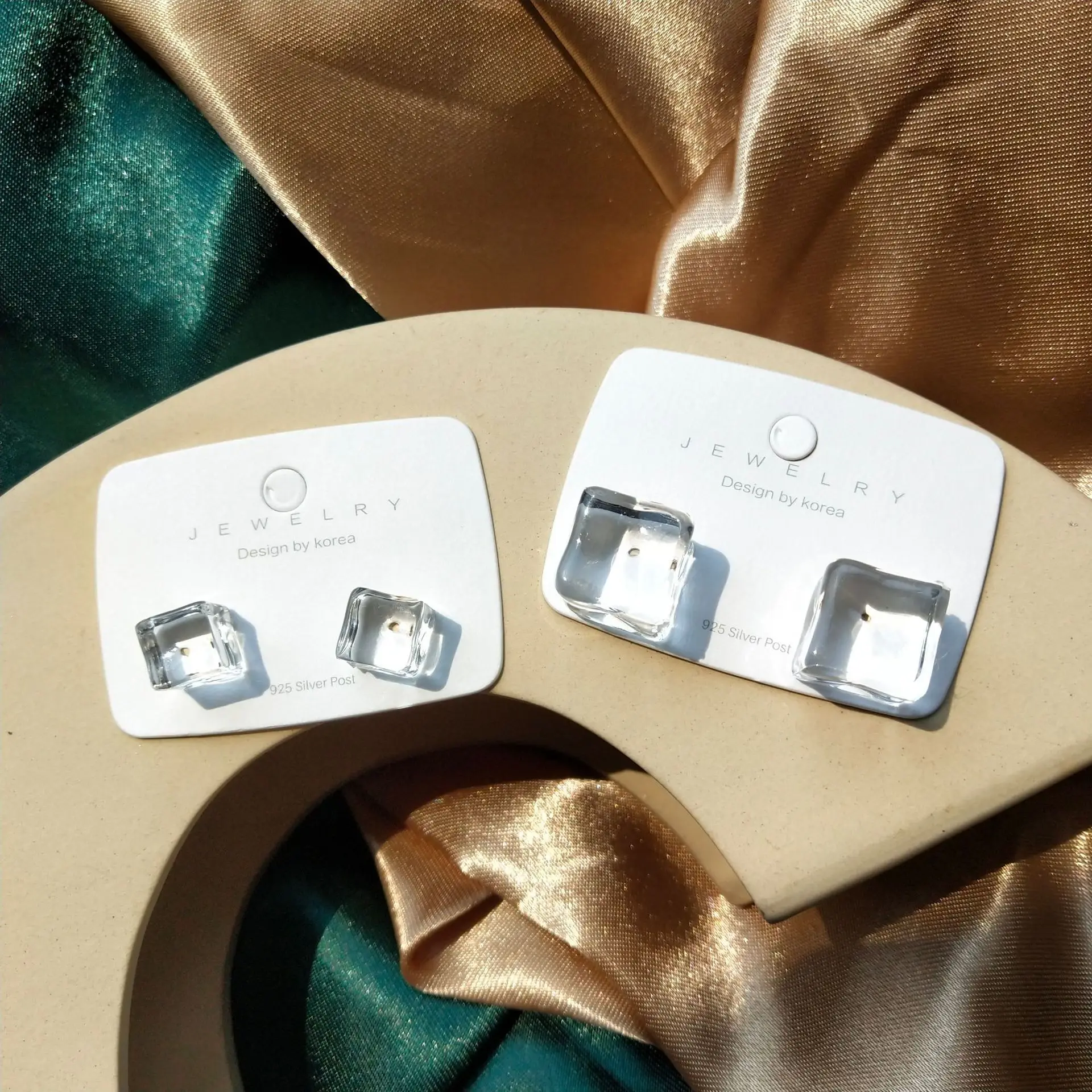 

SNCSDK Summer Fresh And Transparent Japanese And Korean Simple 1.5cm/1cm Ice Cube Ear Clip Women's Stud Earrings Fashion Jewelry