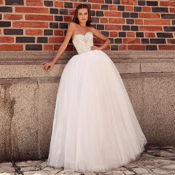 

Sexy Strapless A-line Wedding Gowns 2020 High Quality Sweep Train Appliques Sleeveless Backless Tulle Bridal Dress