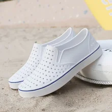 Пористая обувь новые стильные летние сандалии с вырезами легкие Нескользящие сандалии с мягкой подошвой, большие размеры 36-45