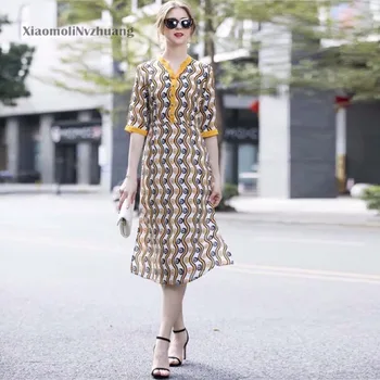 

Xiaomoli V-neck high waist wave dot retro printing middle sleeve temperament dress 2020 summer new women's wear