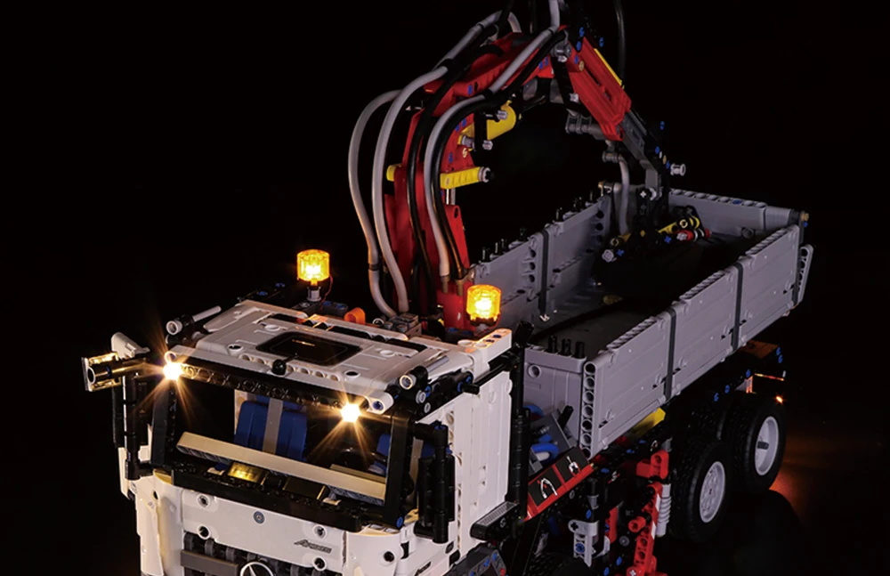 lego Mercedes-Benz Arocs #42043 (1)