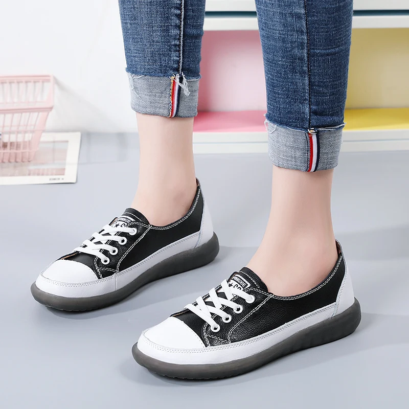 أحذية رياضية من الجلد للنساء