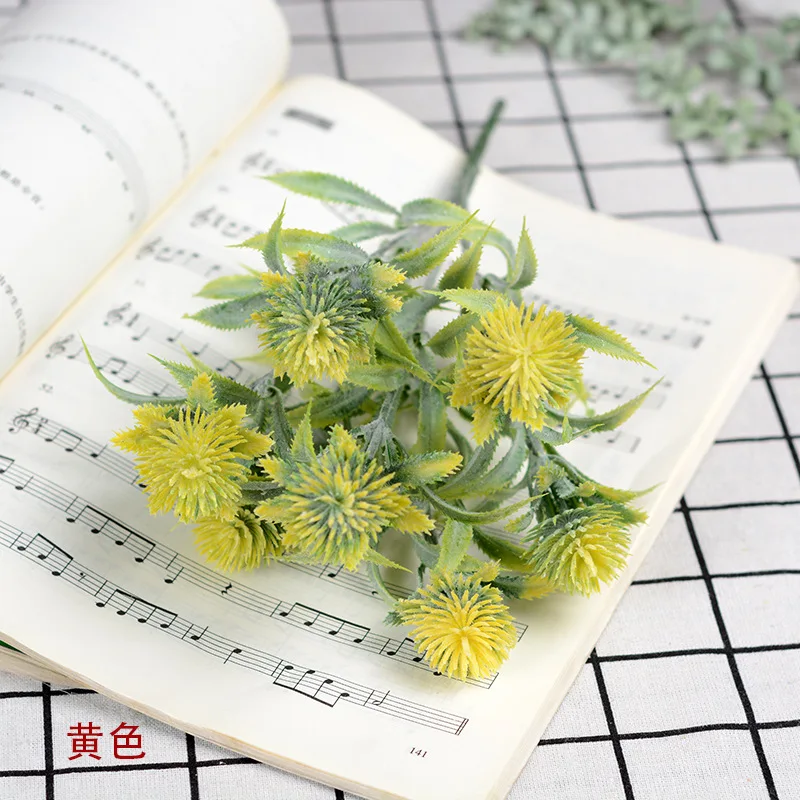 黄色