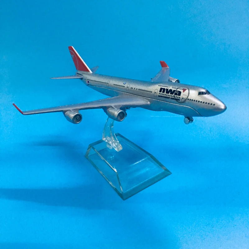Модель самолета модель американских северо западных авиаперевозок Боинг B747 Nwa 777