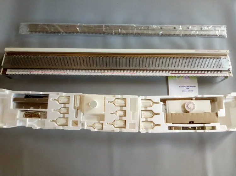 

Brother Universal Sweater Home Knitting DIY Hand Knitting Machine KR260 Lengthening Machine 150 Needles