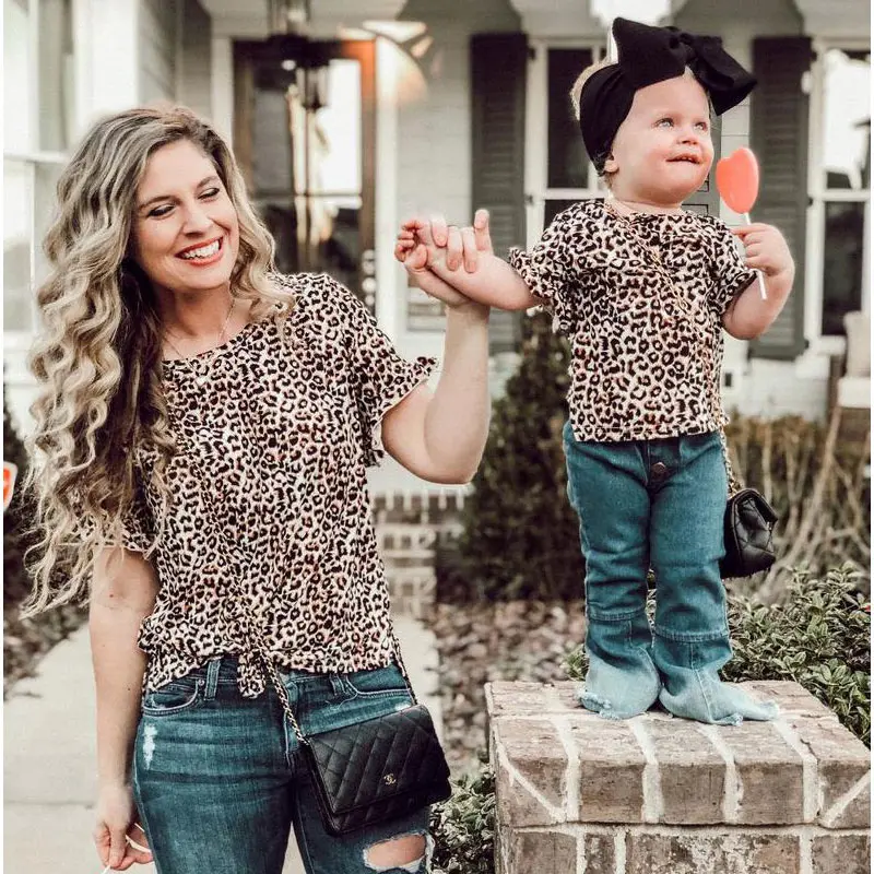 

Family Matching Outfits Mother Daughter Tops Tee Fashion Leopard Print Casual Loose T-Shirt Mom And Kids Blouse Family Matching