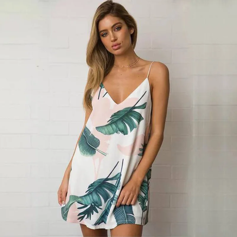 

New Women's Wear European and American V-necktie Dress, Leisure Print Beach Dress