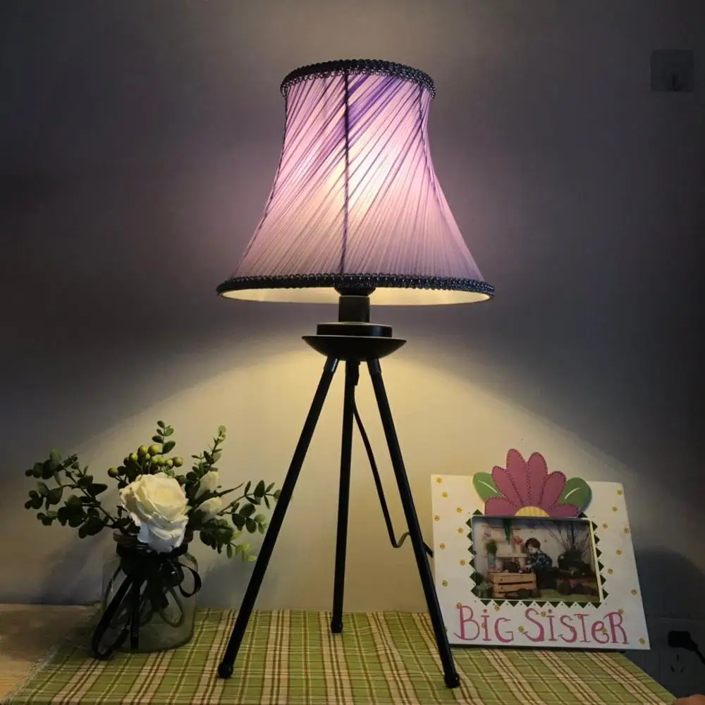 

Modern simple black triangle bracket base European style retro nostalgic drawing lampshade bedroom desk lamp reading desklamp