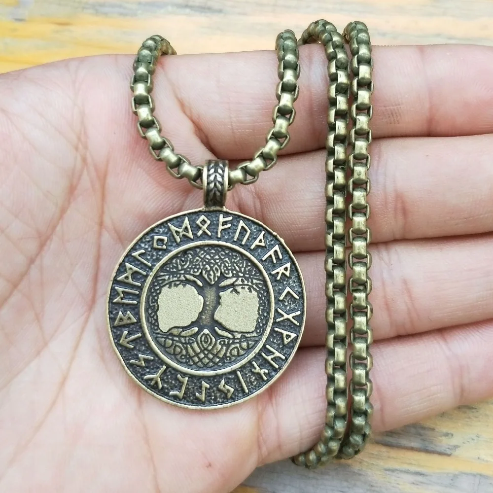 8694204381_1834346341