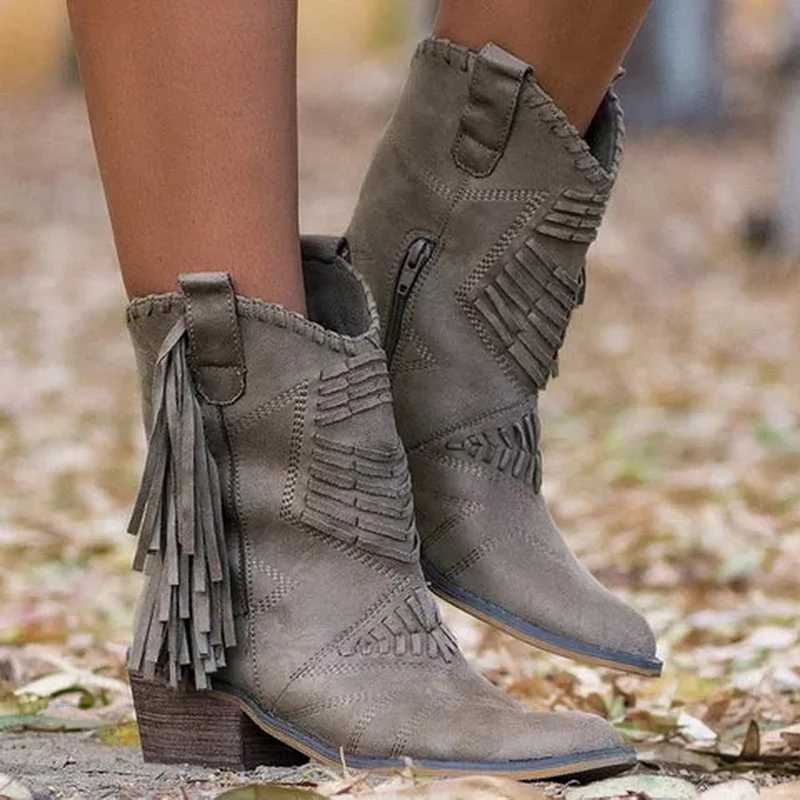 CYSINCOS; коллекция года; женские ботинки; однотонные ботинки с бахромой на плоском каблуке средней высоты; ботинки с бахромой; женская обувь