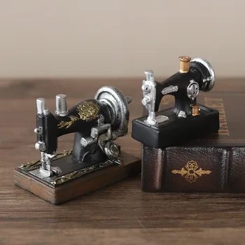 

Mini Resin Sewing Machine Statue Creative Retro Nostalgic Miniatures Figurines Souvenirs Home Office Desktop Decoration Ornament