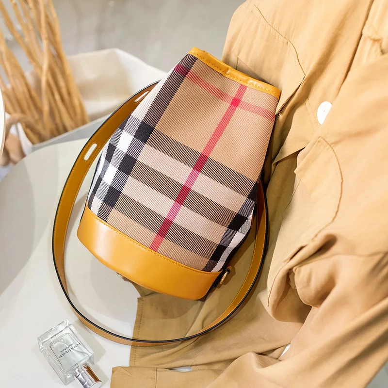 

Lattice Bag Woman Dog Bucket Package Single Shoulder Satchel Between The And The Deep Blue Sea crossbody for women New Design