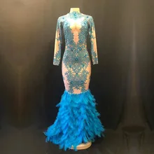 Модные блестящие стразы, Голубое перо, обнаженное платье, сексуальное платье с камнями, длинное платье с большим хвостом, костюм для выпускного, дня рождения, празднования, платья