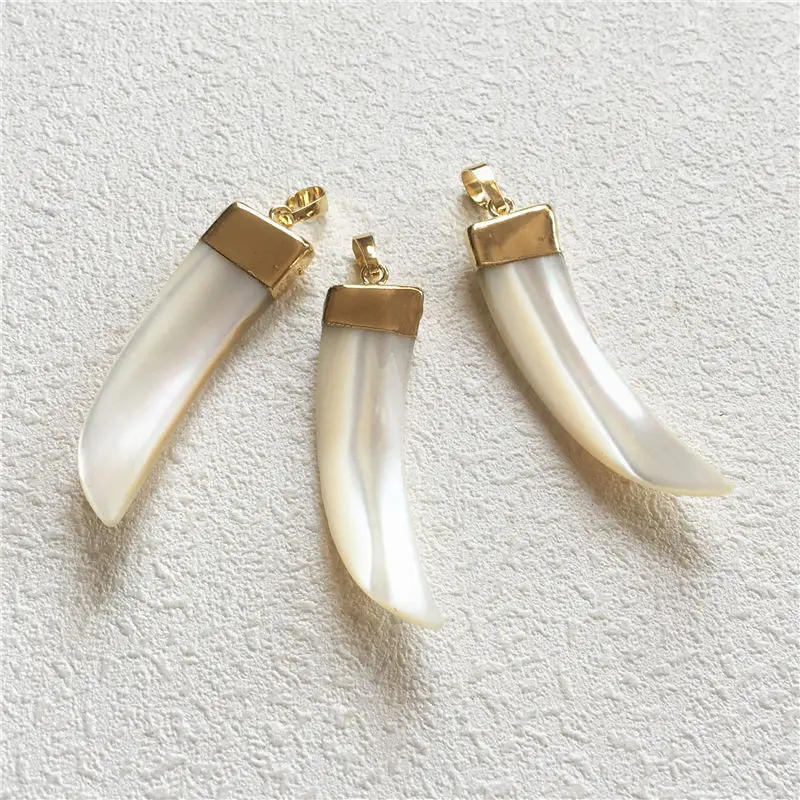 FUWO Handcrafted Natural Shell Ox Horn Pendant Necklace Stylish Gold Color Plated Jewelry For Earrings Making PD607 5Pieces/Lot
