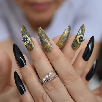 

3D Diamond Fake Nails Extra Long Point Cat Eye Effect Polish UV Gel Nail Galaxy Shimmer Stiletto Faux Ongles with Adhesive