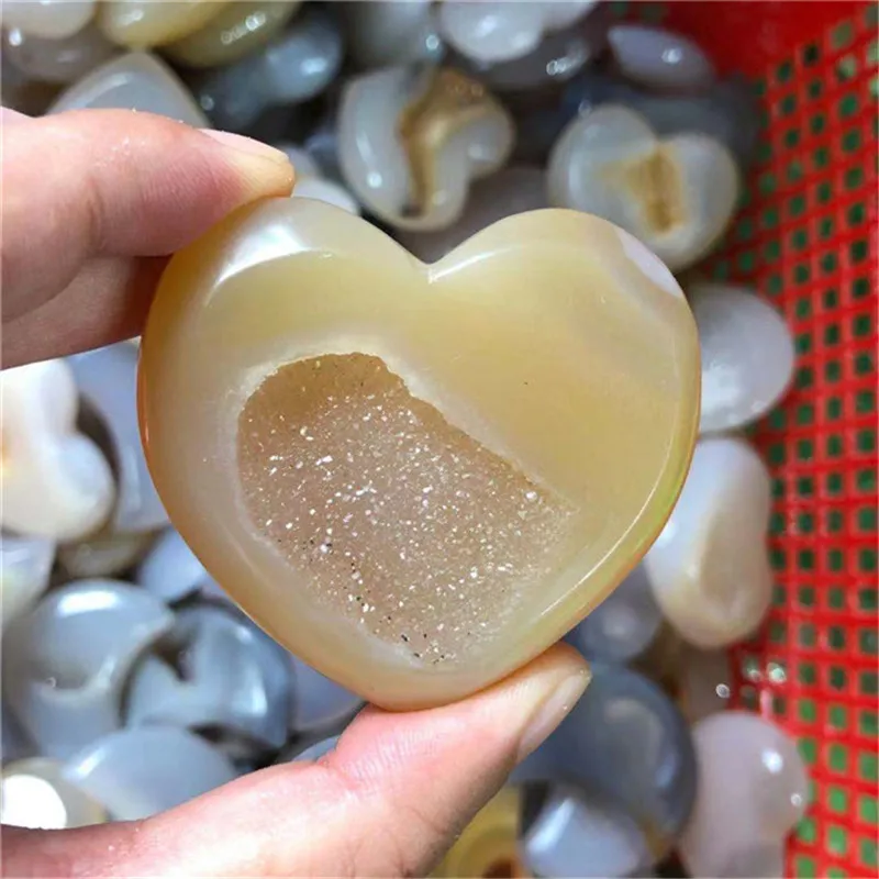 thumbnail image 1 of Artesanías de cristal con forma de corazón tallado a mano natural, cristales curativos espirituales, geoda de ágata drusa para decoración del hogar, 1 of 5