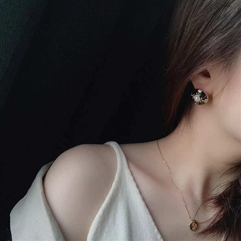 Huanzhi-2020-Nieuwe-S925-Trendy-Vintage-Knop-Emaille-Parel-Glitter-Rhinestones-Ronde-Stud-Oorbellen-Voor-Vrouwen.jpg_.webp_Q90.jpg_.webp_.webp (4)