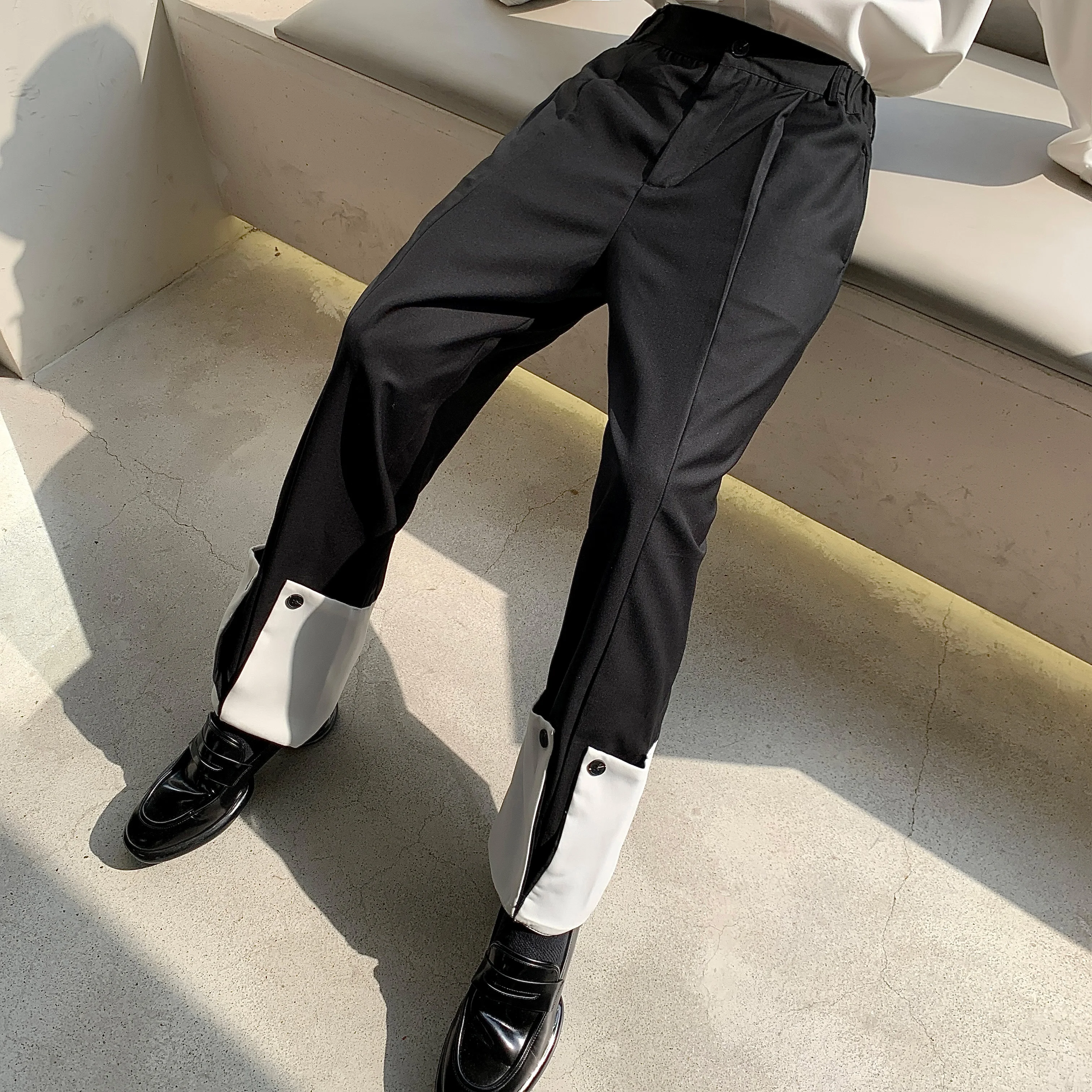 

2021 новый мужской одежды модный нишу дизайн в стиле «хип-хоп», черные и белые Прошитые прямые брюки костюмы для певцов больших размеров 27-46