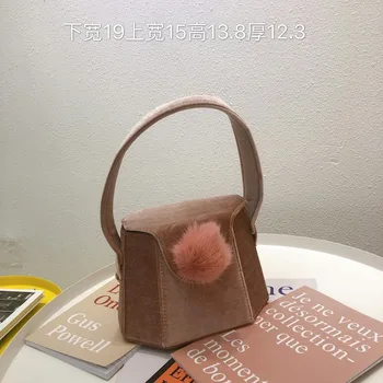 

Autumn and Winter 2019 New Kind of Women's Bag Korean Advanced Fur Ball Small Square Bag Handbag Single Shoulder Slant Bag