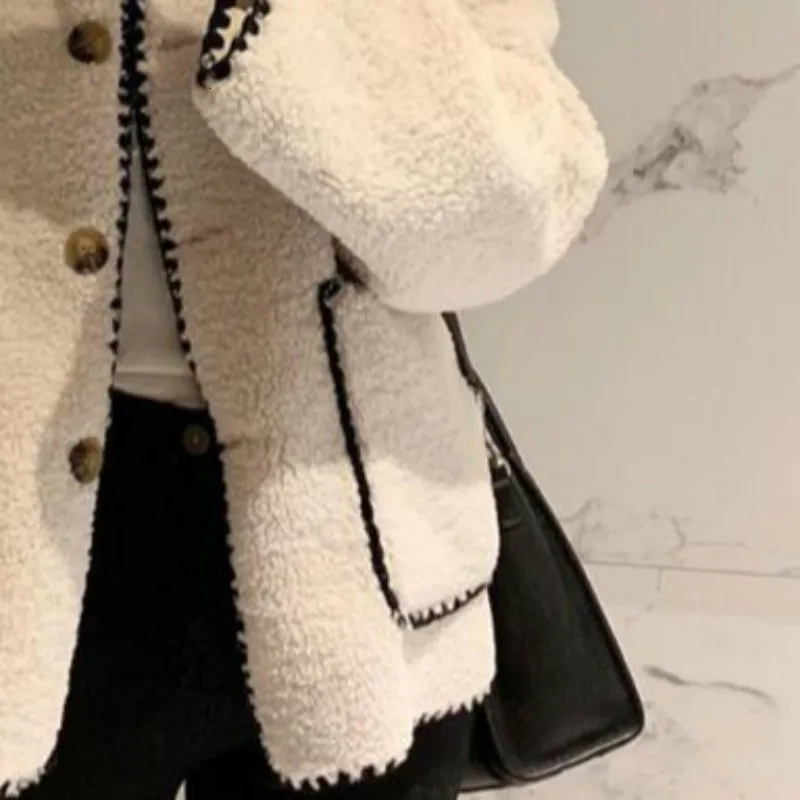 Koop Vrouwen winter vintage turn down kraag lambwool jas dames Tand bloem lange mouw korte wollen jas jasje warme uitloper