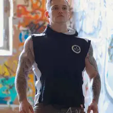 Мужской спортивный жилет с капюшоном для занятий фитнесом без рукавов