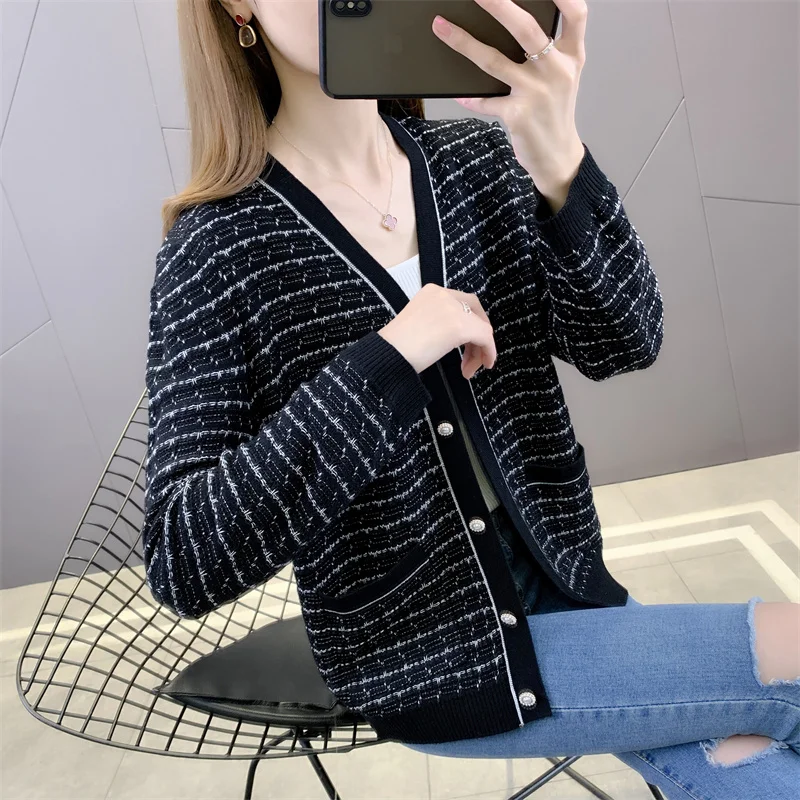 

65-9927 to film pocket v-neck knitting cardigan coat attic 1 row 3