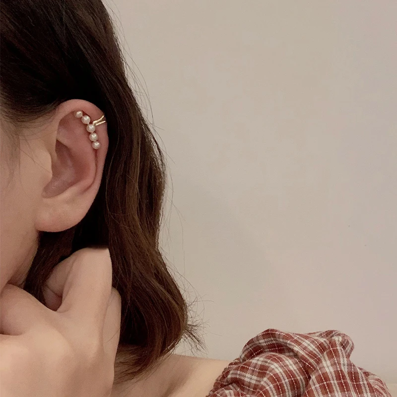 

GHIDBK Dainty Five Round Pearls Ear Clip Non Pierced Ear Cuff with Fake Pearl Simple Delicate Ear Climber Fashion Bridal Jewelry