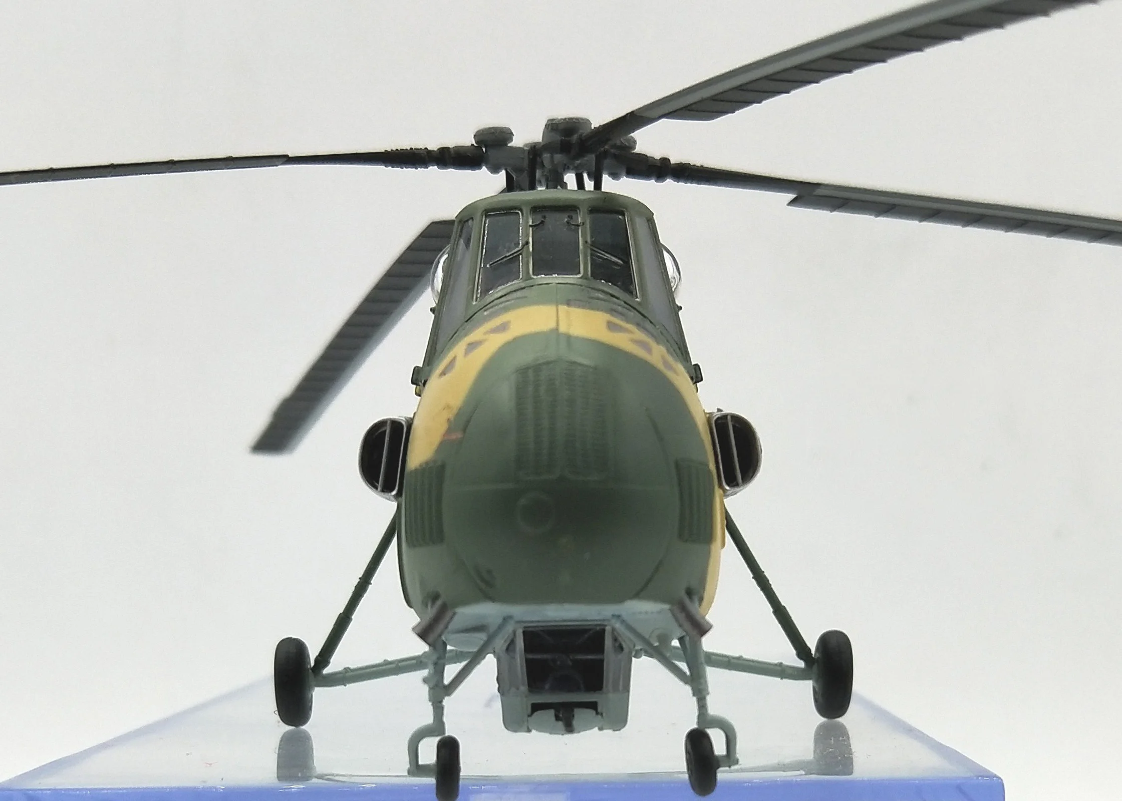 1: 72 Восточно-немецкие воздушные силы MI44 Armed Transport Helicopter Trumpeter 37084 Коллекционная модель