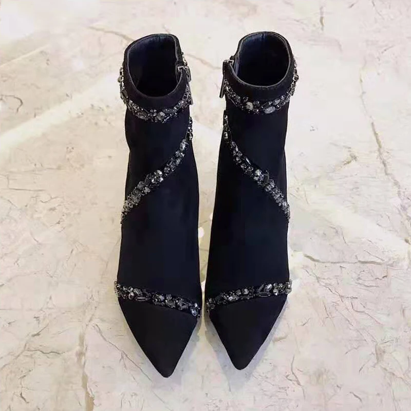 Черные кожаные ботильоны со стразами; женские ботинки на высоком каблуке с острым носком, украшенные кристаллами и цепочкой; Женская пикантная обувь для вечеринок