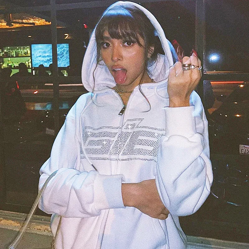 Толстовка женская с капюшоном на молнии надписью | Женская одежда