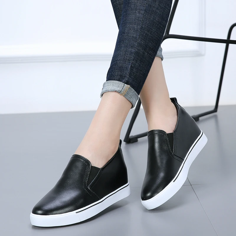 

Women Shoes New 2019 Luxury Fashion Casual Shoes Slip On Cosy Flats Female Black White Leather Shoes Woman Warm Softwear Flat
