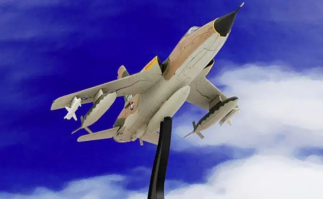 Хобби мастер F-105D Thunderchief USAF 355th TFW 357th TFS Memphis Belle II Бадди Джонс Takhli RTAFB 1/72 литье под давлением модель самолета