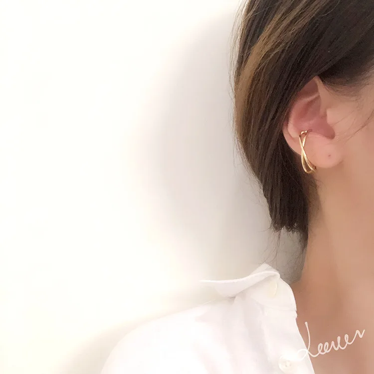 HUANZHI корейские геометрические простые жемчужные двухслойные полые несимметричные серьги с клипсами для ушей, женские вечерние серьги без ушей