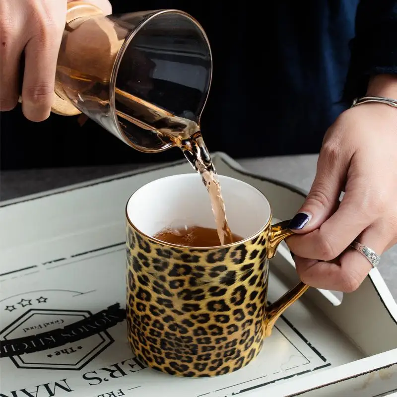 

Yellow Leopard Pattern Coffee Cup With Spoon Coffee Cup Set Ceramics Tea Cup With Handle Milk Cup Water Drinkware Birthday Gift