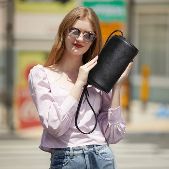 

Ladies2020 bag First layer Cowhide leather Thin Shoulder straps One shoulder Messenger Pillow round Bucket bag Feminine Elegance