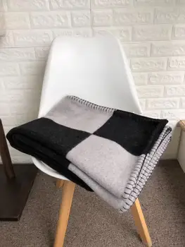 

European and American nobles luxury thick black 1510 g H blanket shawl scarf, thick air conditioning sofa aircraft blanket shawl