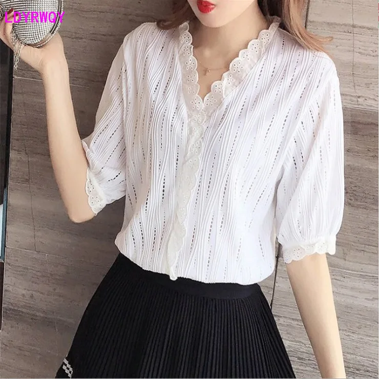 

LDYRWQY spring and summer new Korean women's fashion temperament hollow lace V-neck lantern sleeve wild shirt
