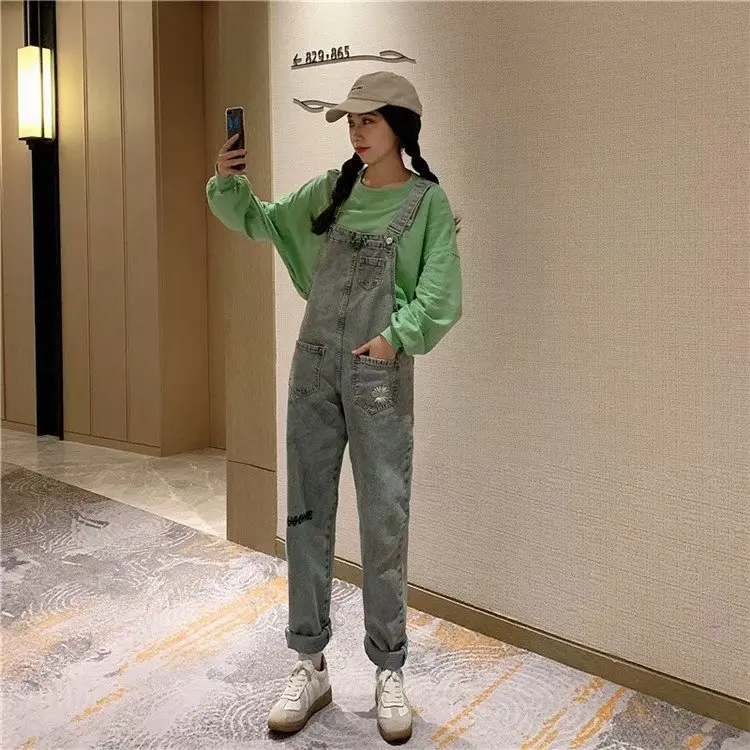 

Denim overalls female Korean version of the loose 2020 new fashion net red age small man Daisy student pants summer