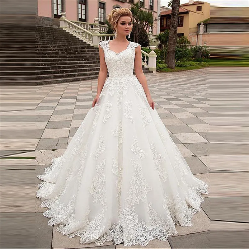 Платье свадебное кружевное с открытыми плечами и аппликацией из тюля 2021 | Свадьбы