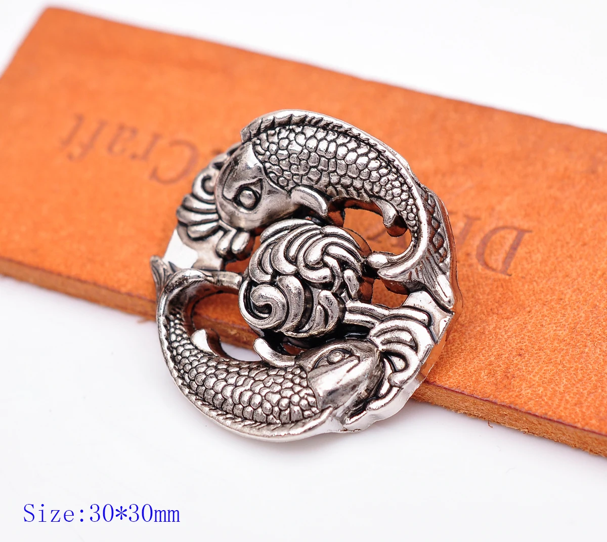 

10X Bling Silver Japanese Lucky Double Fish Leathercraft Accessories Belt Saddle Concho Screw back