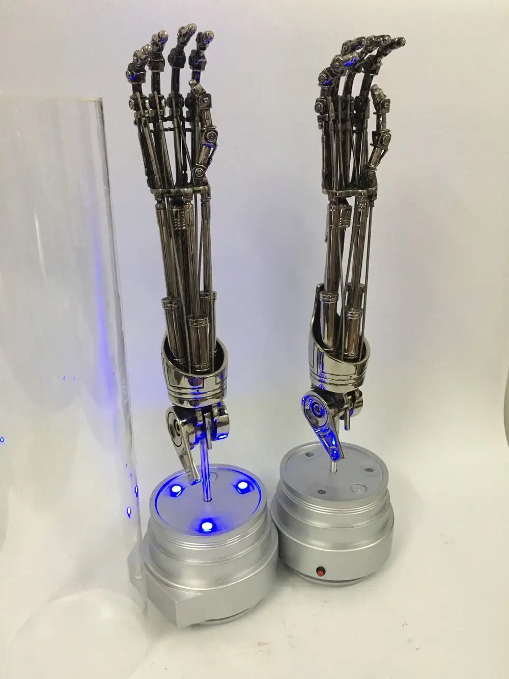 

1:1 Scale Terminator T800 Arm plating skull standard electroplate resin edition of hand model Collectible Model home decorations