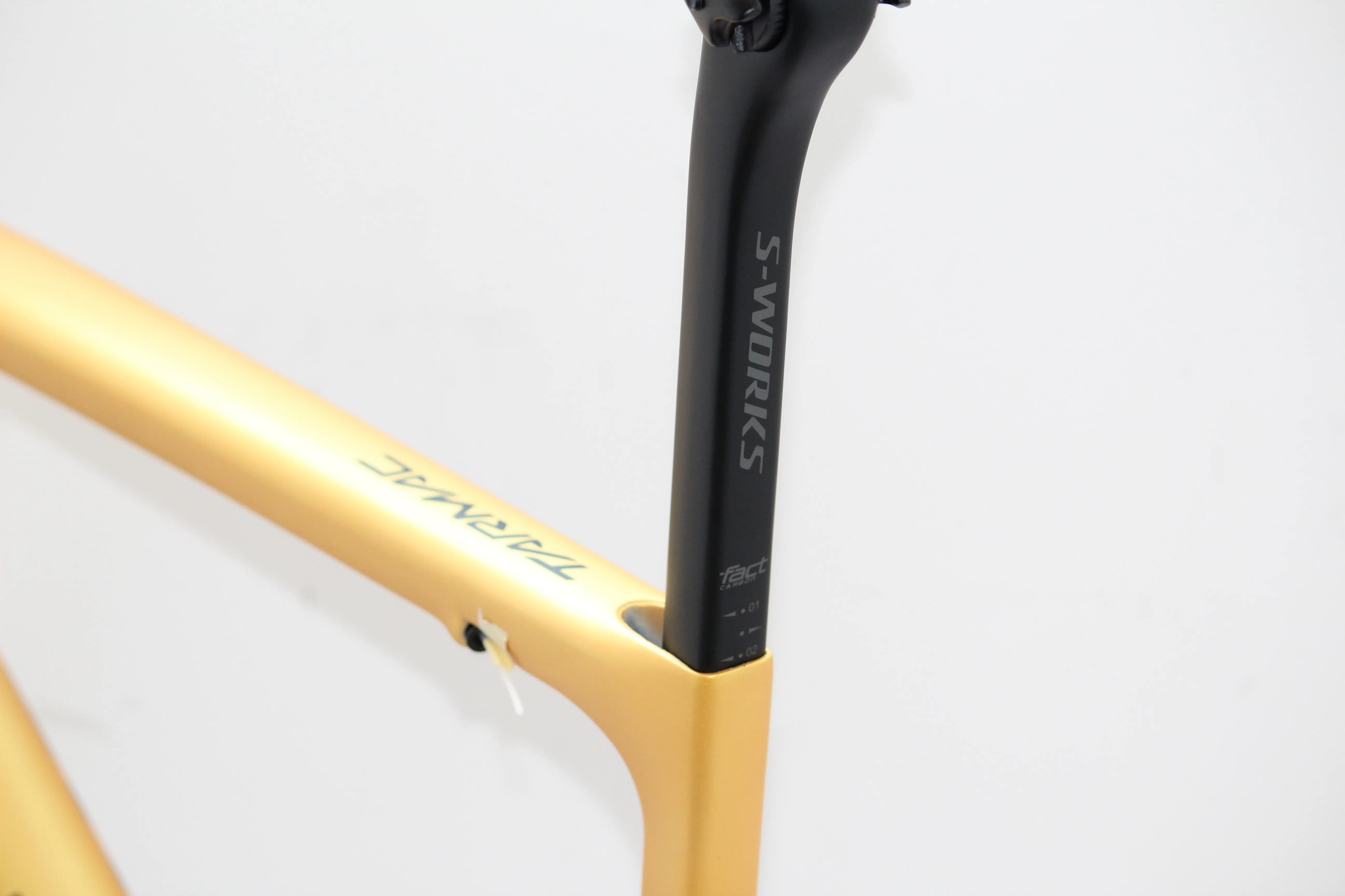 

2020 New arrival glod frame black logo t1100 sl6 racing carbon road frame ud glossy frame +fork+clamp +seat post free shipping