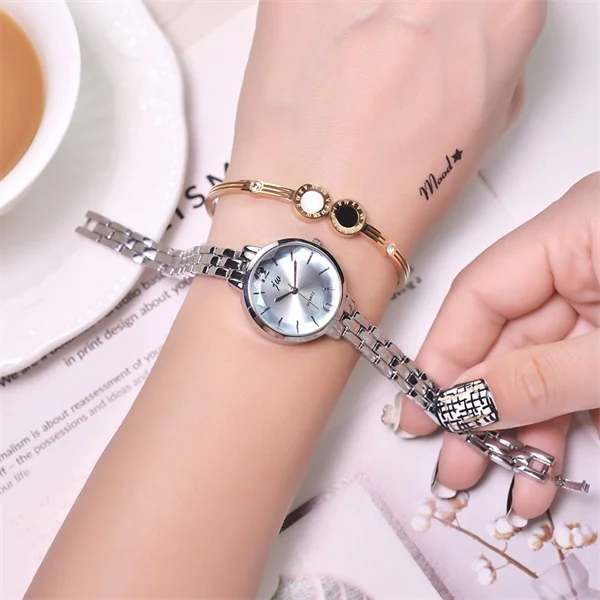 Простые женские модные часы-браслет из нержавеющей стали, роскошные женские кварцевые часы золотого и серебряного цвета, маленькие женские часы, подарки - Цвет: Silver white