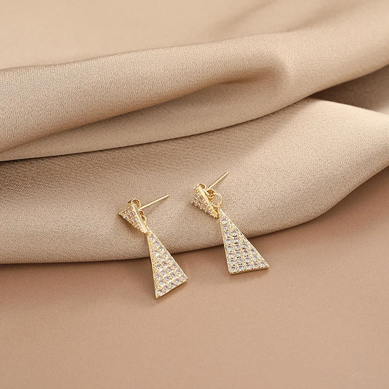 

Korean Fashion Super Flash Full Rhinestone Earrings Female Simple Temperament Jewelry Golden Geometric Triangle Earrings Women