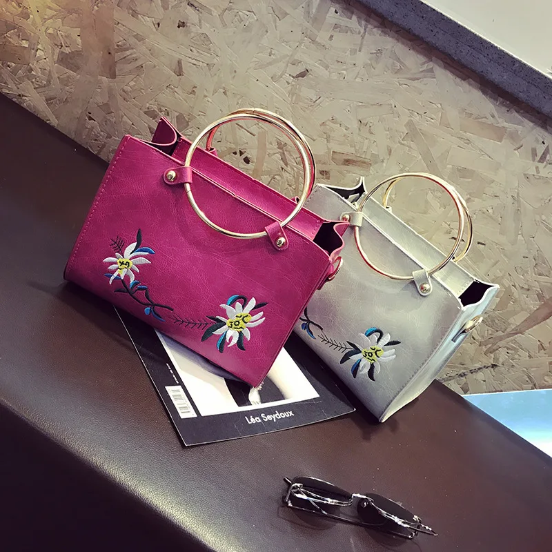 

Women's 2017 Spring And Summer New Style Embroidery Flowers Ladies' Shoulder Bag Shoulder Bag Different Size Bags