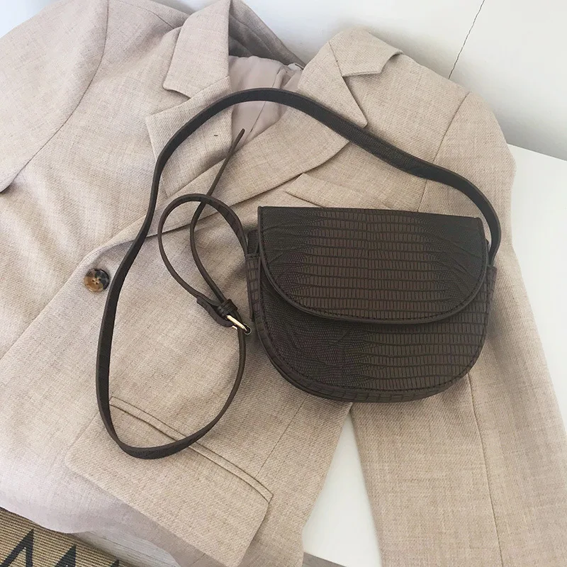 

Retro Small Square Bag Girl Temperament Shoulder Bag Fashion Out Cell Phone Pocket