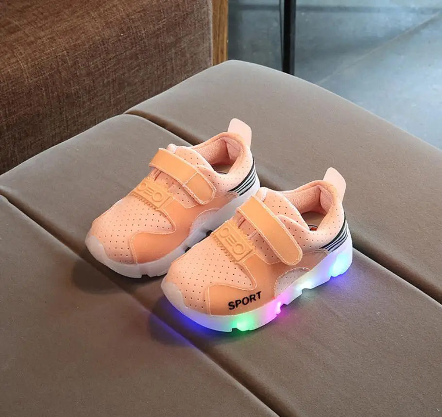 New Children Luminous Shoes Boys Girls Sport Running Shoes Baby Flashing Lights Fashion Sneakers Toddler Little Kid LED Sneakers