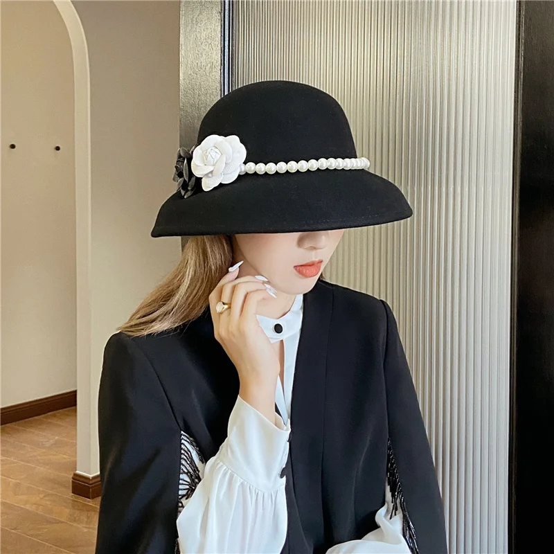 

202111-shi autumn winter wool big pearl chain Black white camellia Hepburn style ldady bucket cap women leisure hat