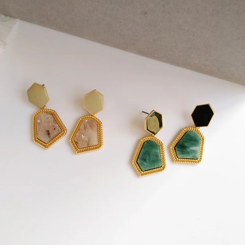

Vintage Khaki Green Slice Clips on Earring Without Piercing Geometric irregular Polygon No Hole Clip Earrings